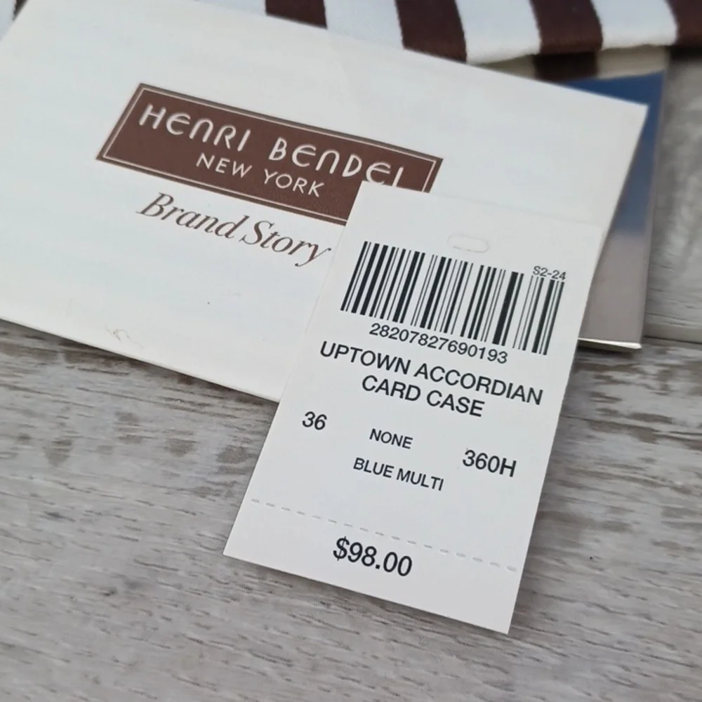 Henri Bendel Uptown Accordian Card Case NWT